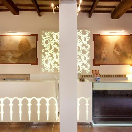 호텔 Degli Affreschi 3*