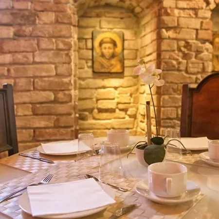 Degli Affreschi Szálloda