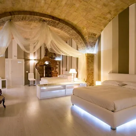 Degli Affreschi Hotel 3*