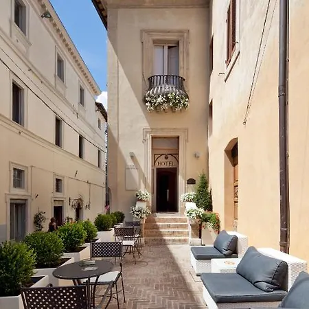 Hotel Degli Affreschi 3*